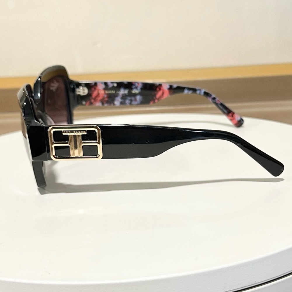 🌸TED BAKER🌸 Black Purple Gradient Square Sunglasses - Picture 3 of 12
